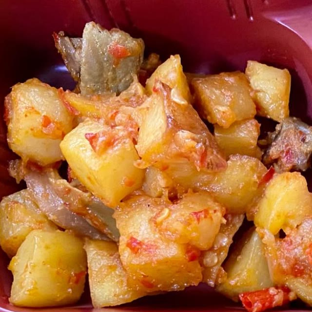 Potato with chicken gizzard and petai